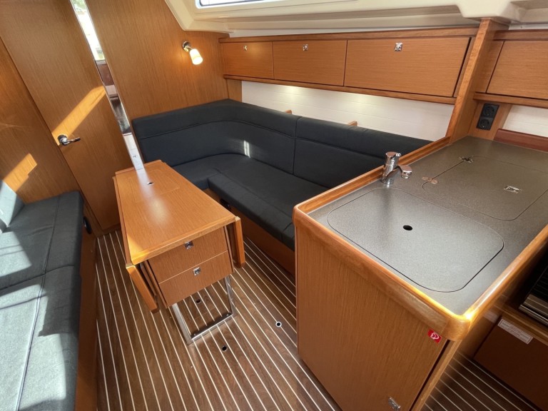 Yacht charter Saltsjö-duvnäs cheap Cruiser 34