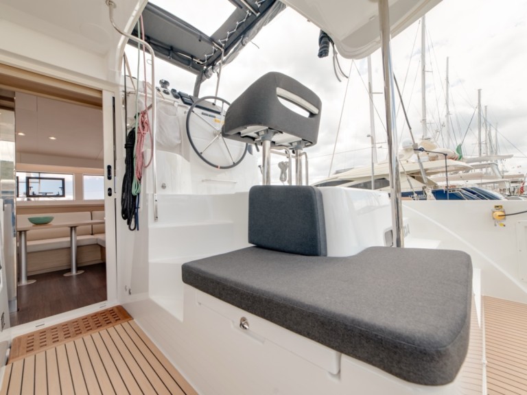 Catamaran rental in Cugnana Verde - Lagoon Lagoon 40