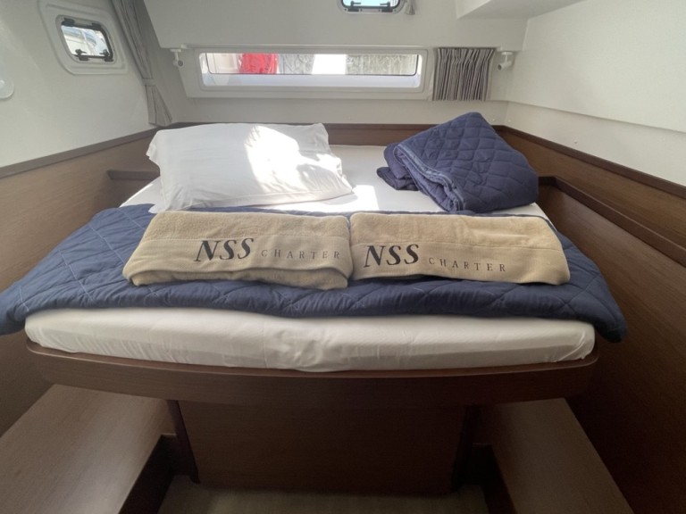 Yacht charter Castiglioncello cheap Lagoon 42