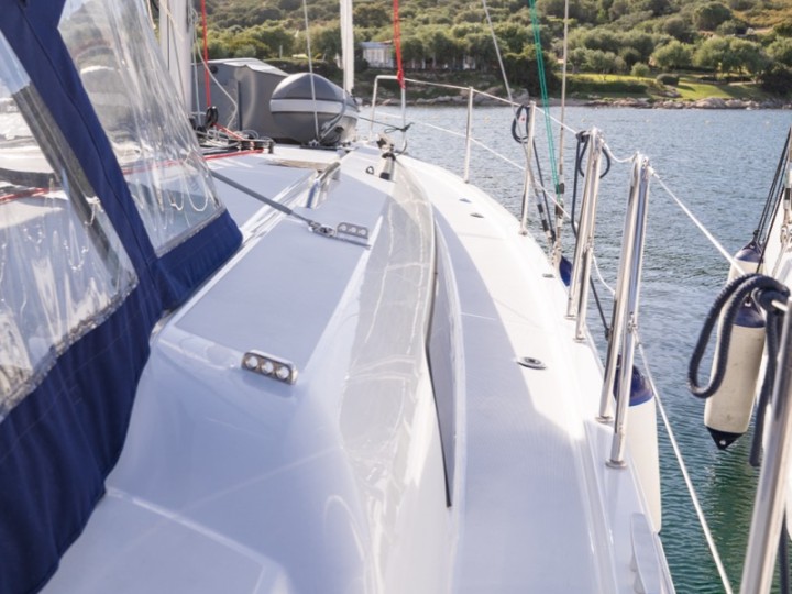 Sailboat rental in Cugnana Verde - Bénéteau Oceanis 40.1