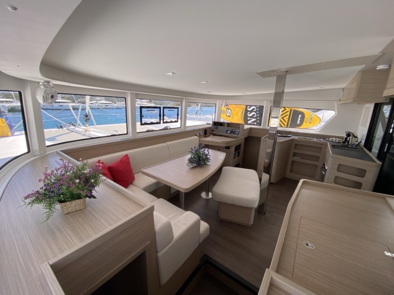 Catamaran for rent Cugnana Verde at the best price