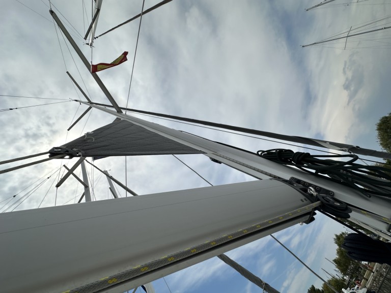 Bénéteau Oceanis 34.1 in Alimos on SamBoat