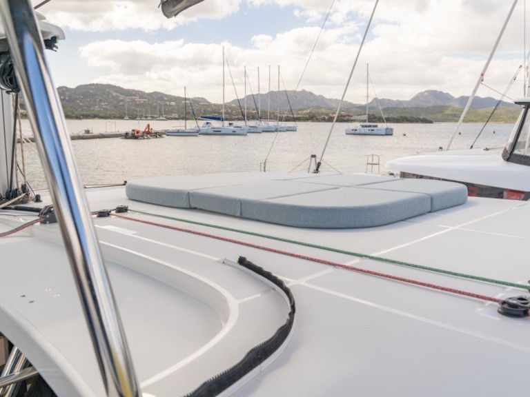 Yacht charter Cugnana Verde cheap Lagoon 42