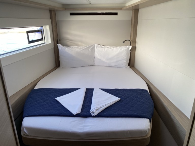 Yacht charter Cugnana Verde cheap Lagoon 46