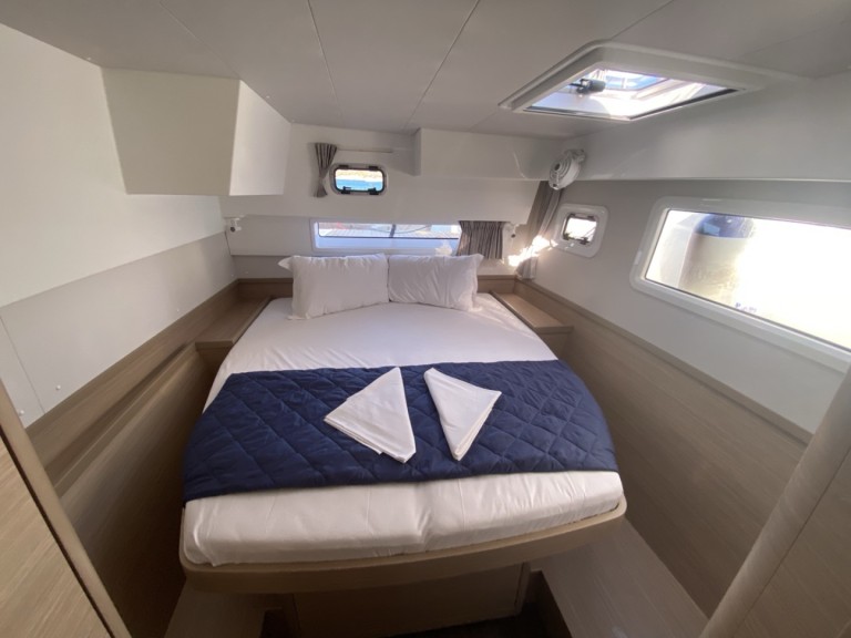 Yacht charter Cugnana Verde cheap Lagoon 42