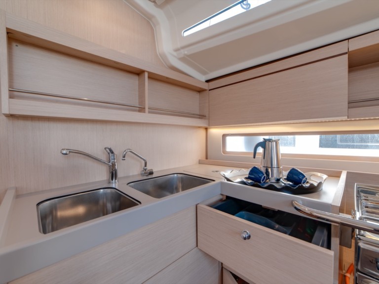 Yacht charter Cugnana Verde cheap Oceanis 40.1