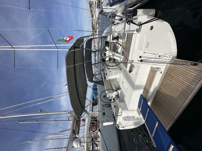 Bareboat Rental Sailboat Bénéteau with a boat licence