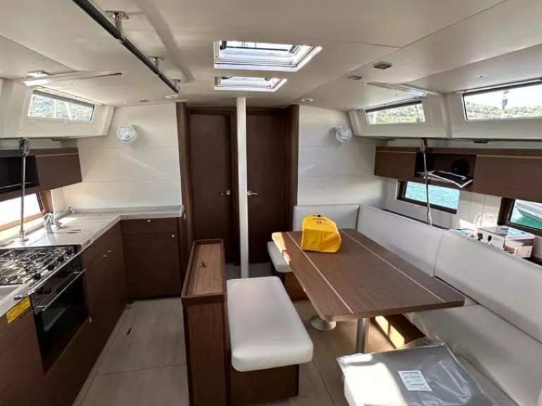 Bareboat Rental Sailboat Bénéteau with a boat licence