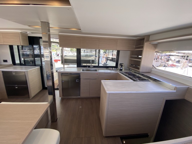 Catamaran for rent Cugnana Verde at the best price