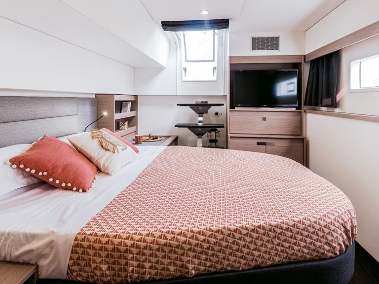 Catamaran rental in Seget Donji - Fountaine Pajot Aura 51 - 6 cabin/6 toilet