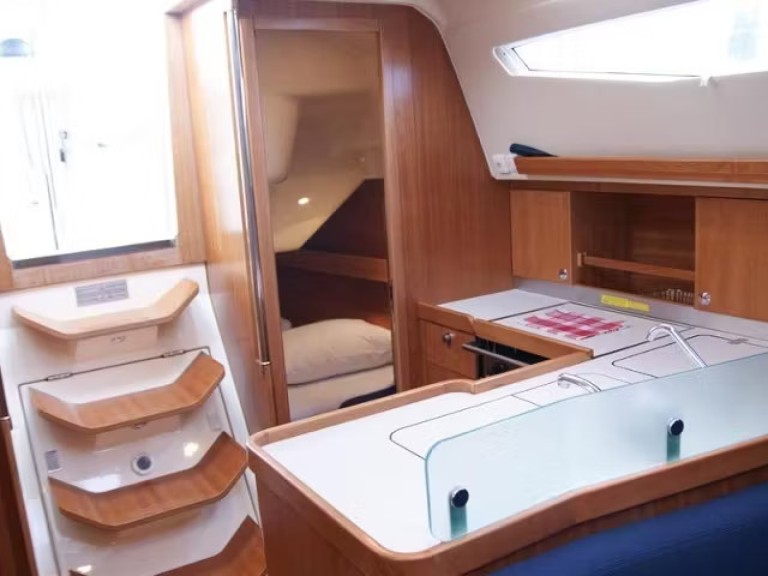 Elan Impression 344 in Mali Lošinj on SamBoat