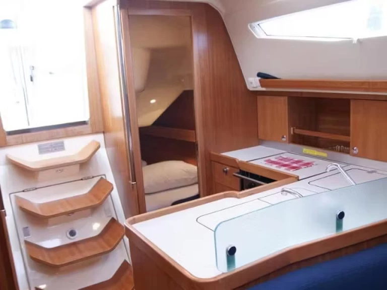 Elan Impression 344 in Mali Lošinj on SamBoat