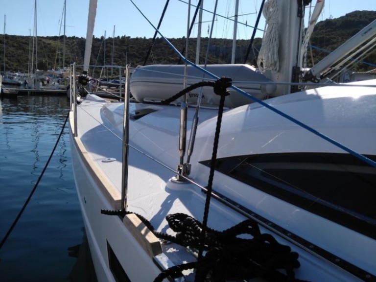 Sailboat rental with or without captain Elan Pula