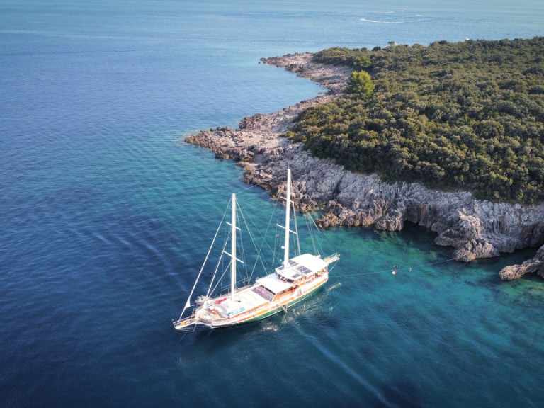 Sailboat for rent Tivat at the best price