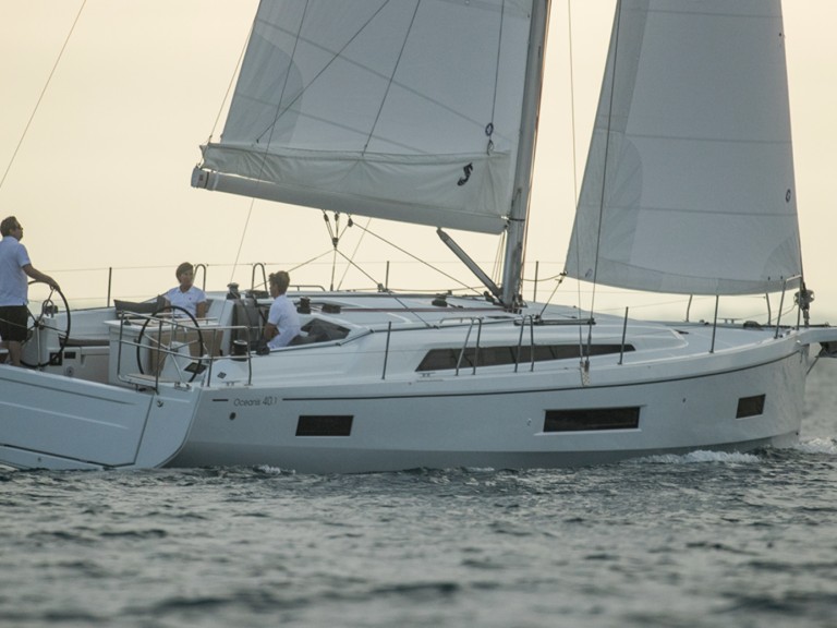 Bareboat Rental Sailboat Bénéteau with a boat licence