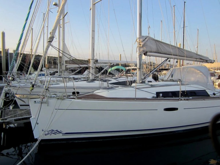 Sailboat rental in Saint-Quay-Portrieux - Bénéteau Oceanis 31 Dl