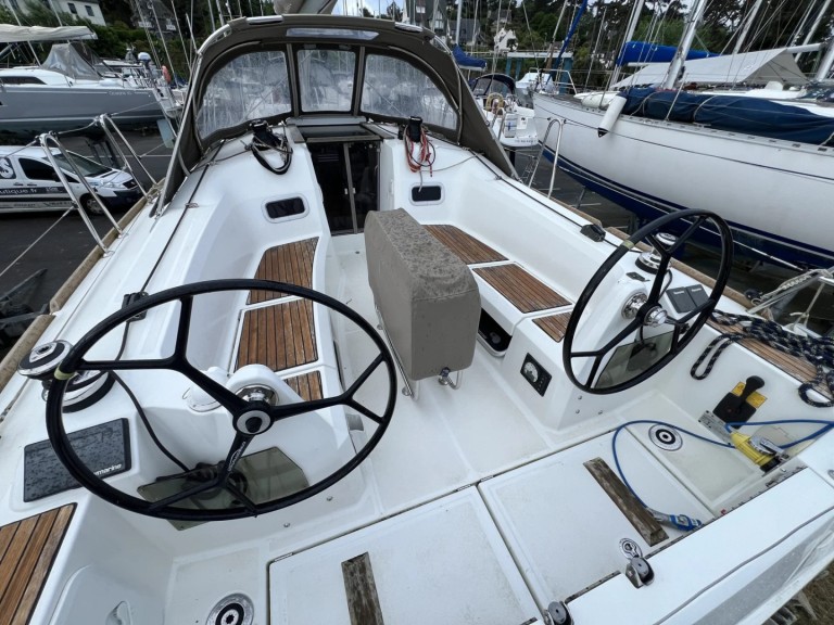 Sailboat for rent Saint-Quay-Portrieux at the best price
