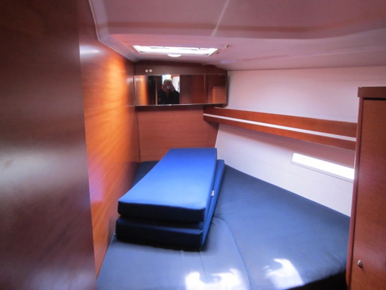 Boat rental Dufour Dufour 445 Grand Large in Saint-Quay-Portrieux on Samboat