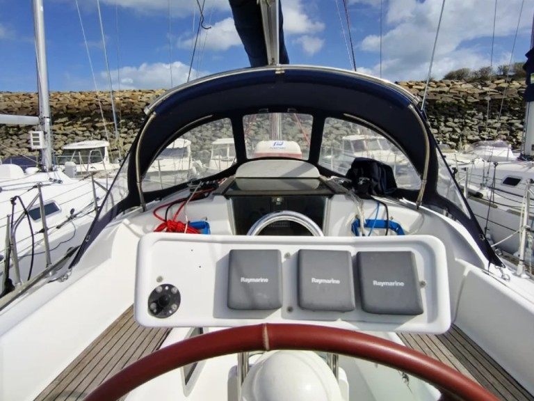 Jeanneau Sun Odyssey 32i (PTE) charter bareboat or captained in  Saint-Quay-Portrieux