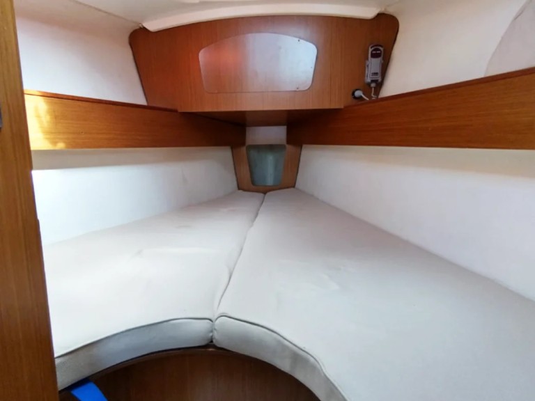 Rent a Jeanneau Sun Odyssey 32i (PTE) Saint-Quay-Portrieux
