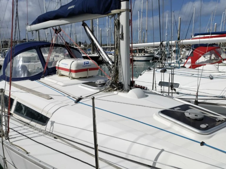 Bareboat Rental Sailboat Jeanneau with a boat licence