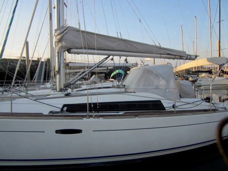Sailboat for rent Saint-Quay-Portrieux at the best price