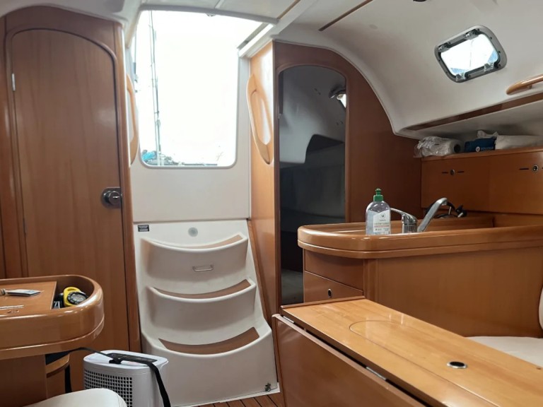 Yacht charter Saint-Quay-Portrieux cheap First 31.7