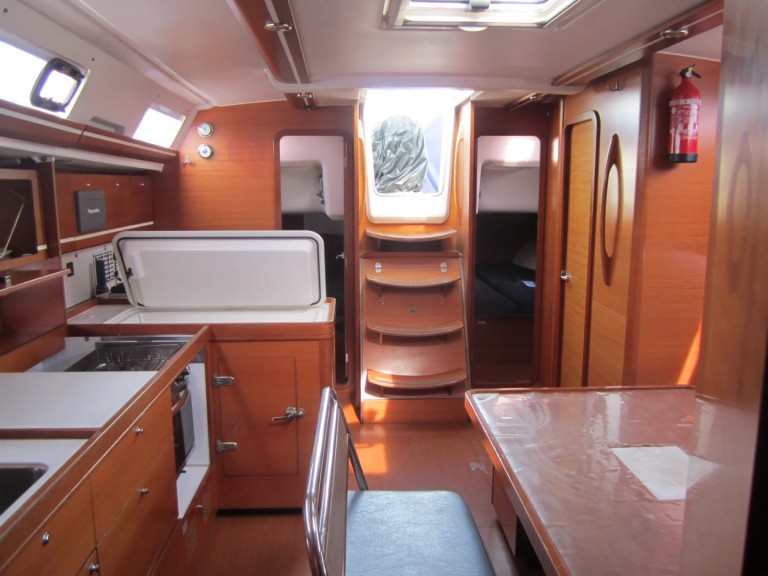 Sailboat for rent Saint-Quay-Portrieux at the best price