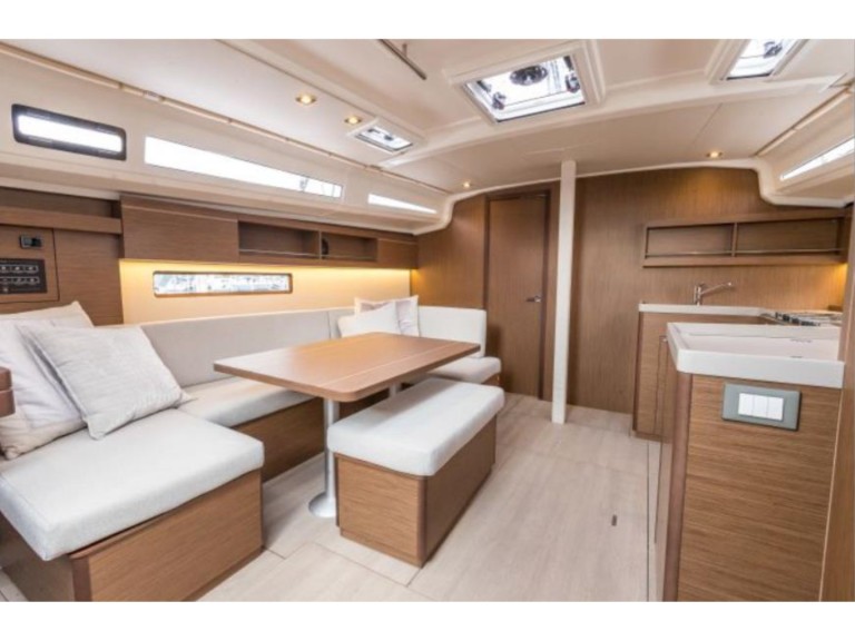 Sailboat rental with or without captain Bénéteau Saint-Quay-Portrieux