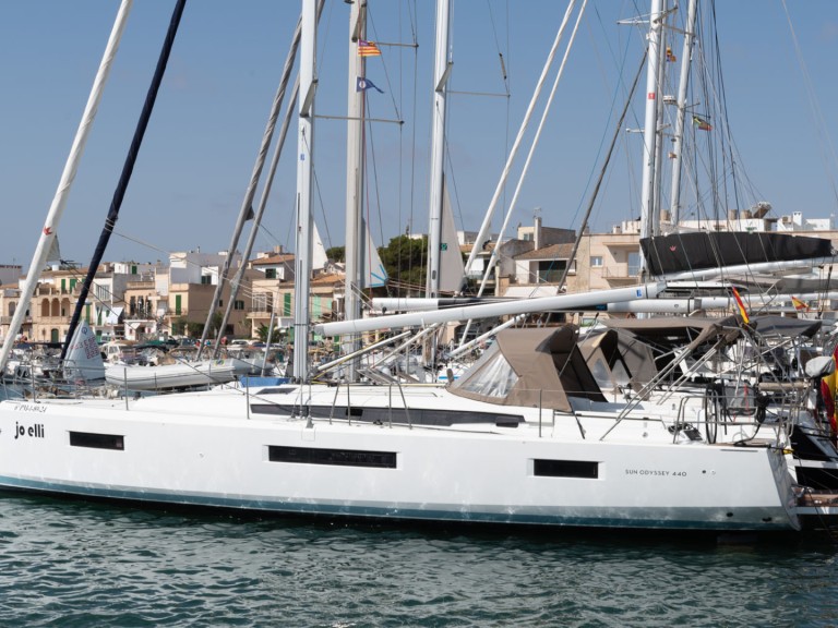 Boat rental Jeanneau Sun Odyssey 440 in Portocolom on Samboat