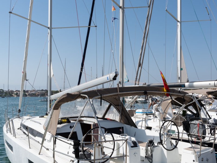 Sailboat rental with or without captain Jeanneau Portocolom