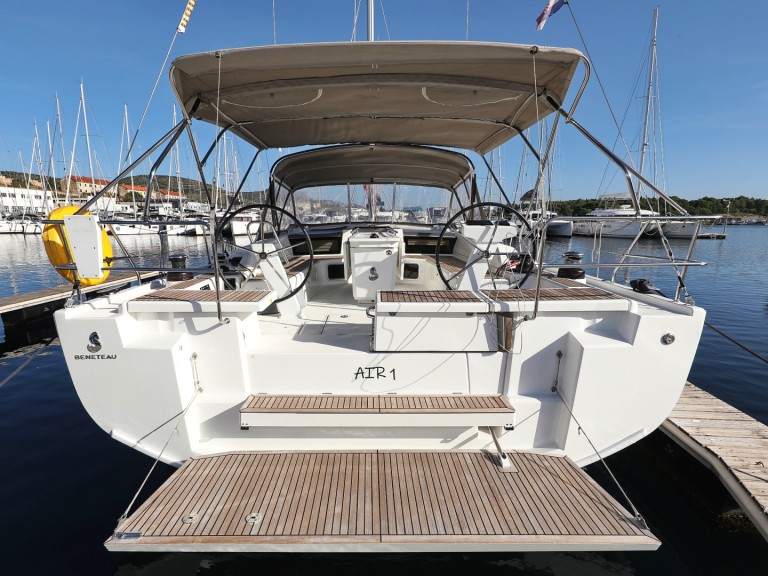 Boat rental Bénéteau Oceanis 51.1 in Trogir on Samboat