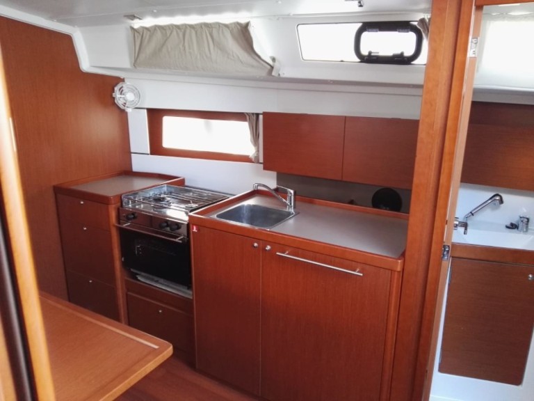 Yacht charter Cannigione cheap Oceanis 38.1