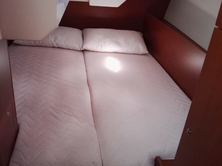 Sailboat rental with or without captain Bénéteau Cannigione