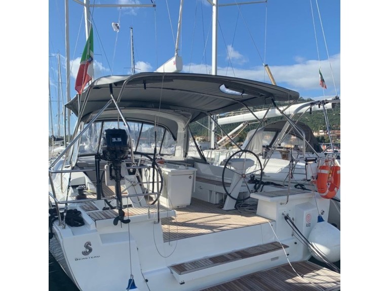 Sailboat for rent Cannigione at the best price