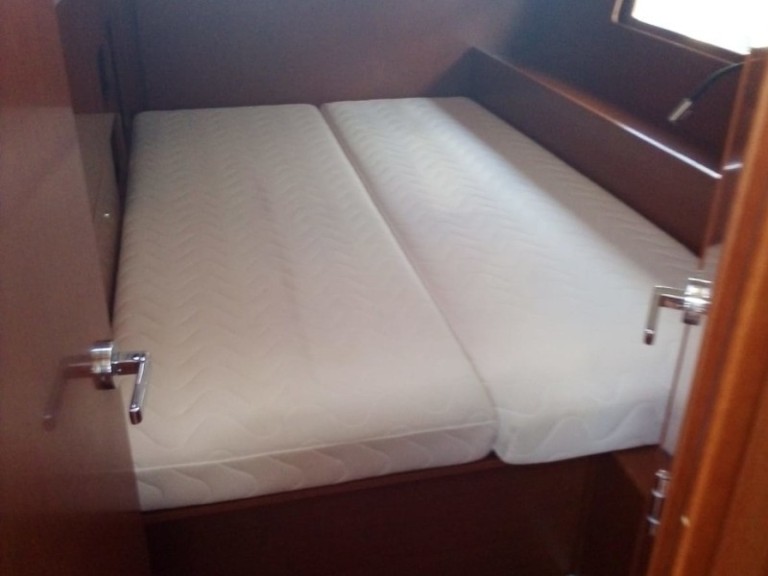 Yacht charter Cannigione cheap Oceanis 46.1