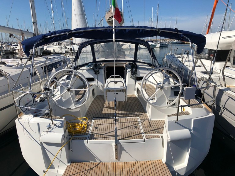 Sailboat rental in Puntone - Jeanneau Sun Odyssey 519