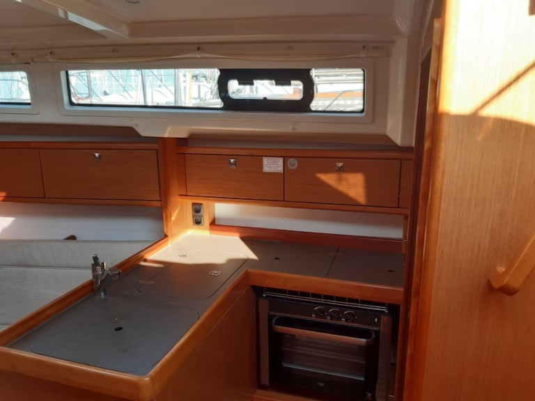 Rent a Bavaria Cruiser 34 Puntone