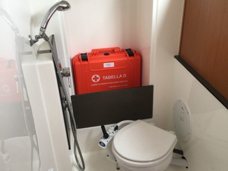 Boat rental Bavaria Bavaria 33 Cruiser in Puntone on Samboat