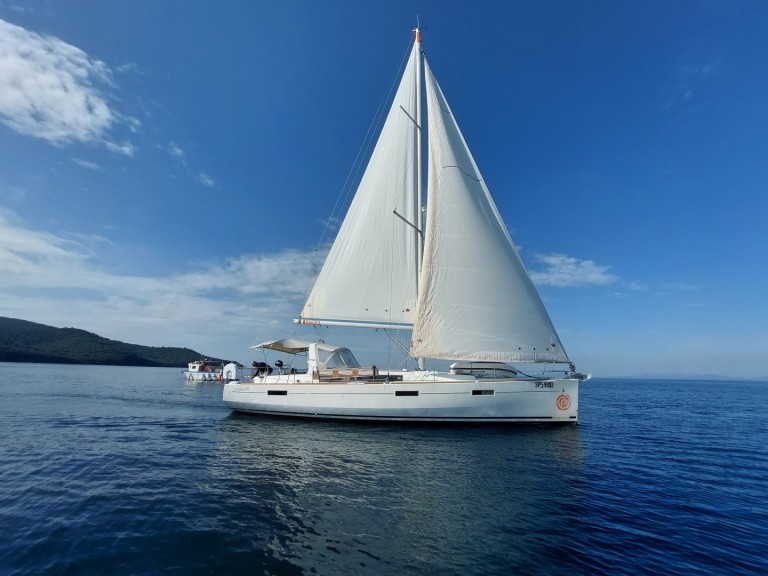 Bénéteau Oceanis 45 in Puntone on SamBoat