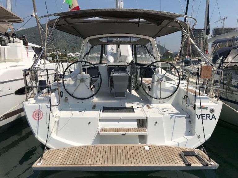 Sailboat rental with or without captain Bénéteau Puntone