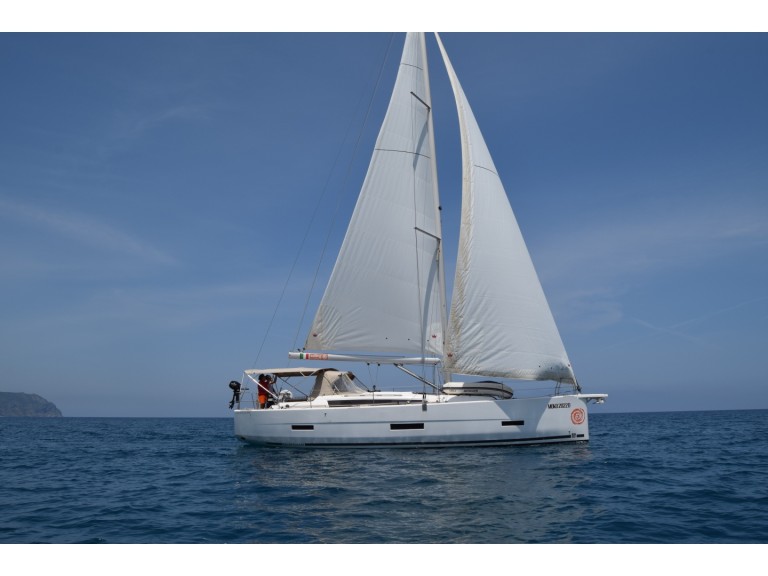 Yacht charter Palermo cheap Dufour 430