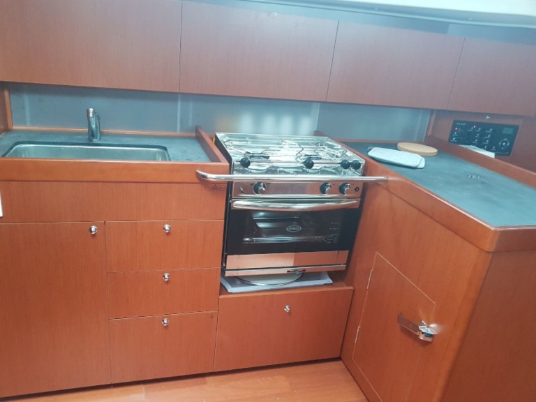 Rent a Bénéteau Oceanis 41.1 Puntone