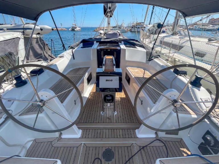Sailboat rental in Hyères - 9 HANSE 348