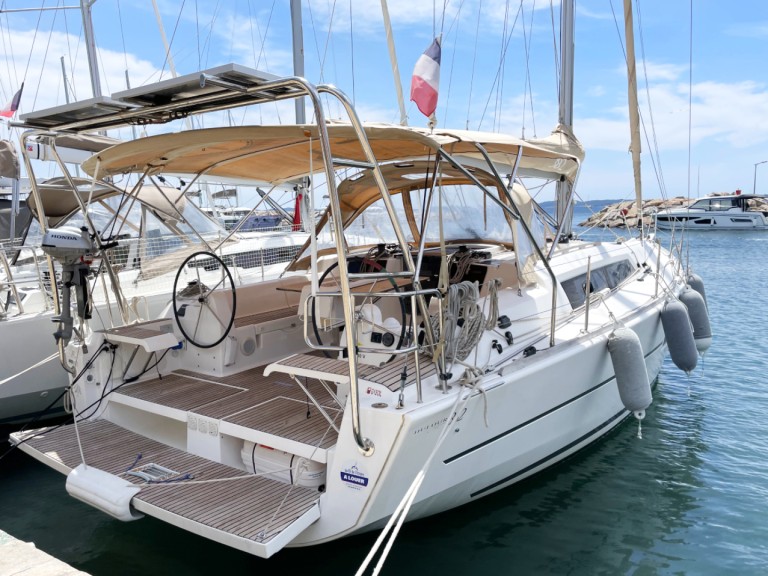 Dufour Dufour 382 in Hyères on SamBoat