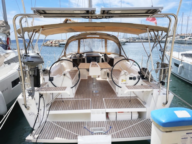 Yacht charter Hyères cheap Dufour 382