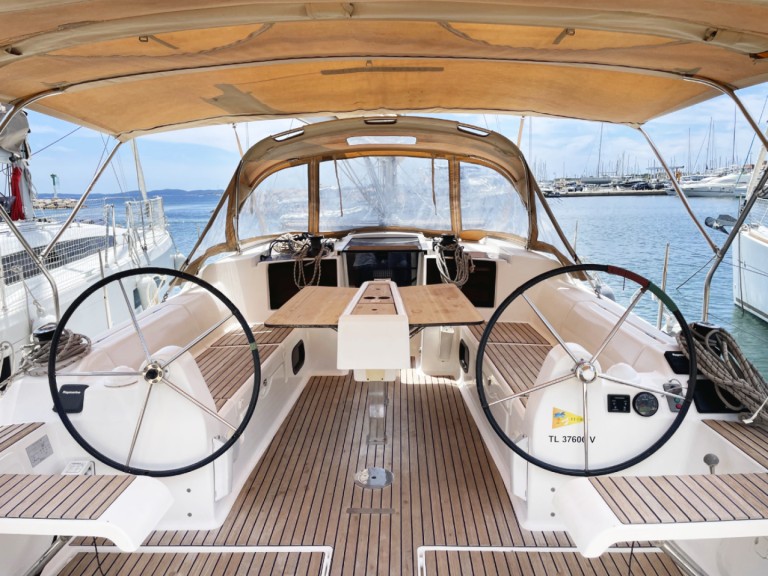 Sailboat rental in Hyères - Dufour Dufour 382