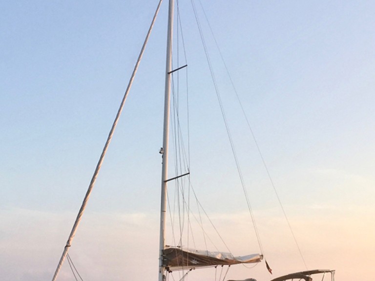 Sailboat rental with or without captain Jeanneau Hyères