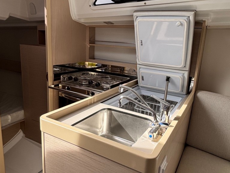 Sailboat for rent Ajaccio at the best price