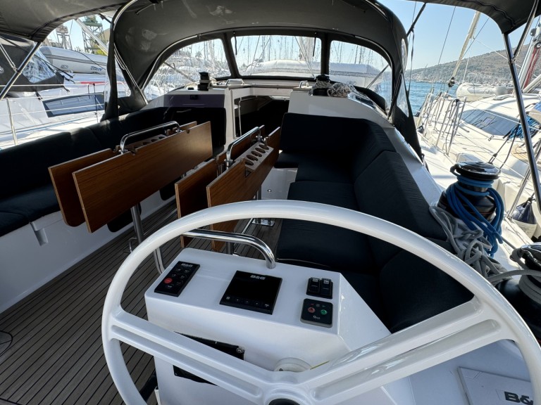 Sailboat for rent Seget Donji at the best price